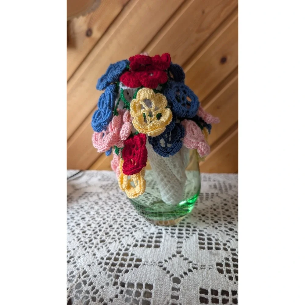 Vtg Flower Crochet 3D Rose Doily Floral Lace Roll Up In Vase Bouquet Cottagecore
